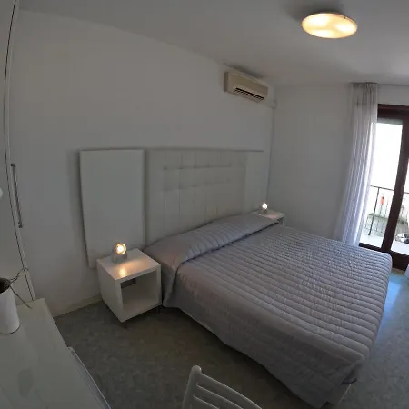 Euro Meuble ホテル 2*