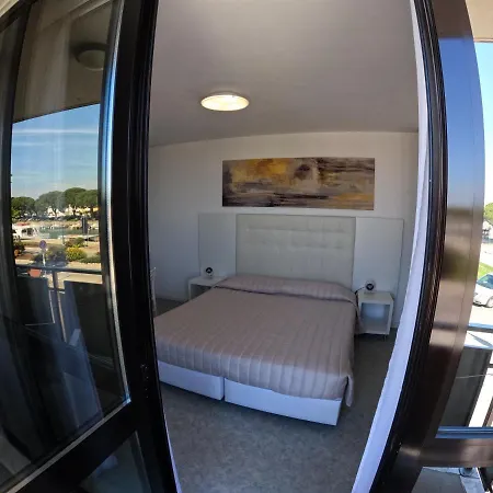 Euro Meuble 2* グラード