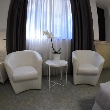 Euro Meuble ホテル 2*