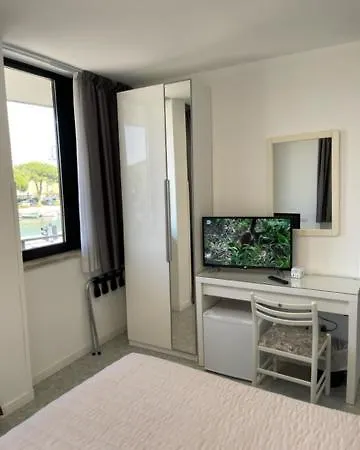 Euro Meuble מלון